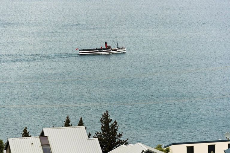 Photo of property in 18b Cameron Place, Fernhill, Queenstown, 9300