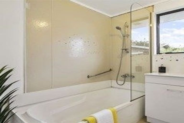 Photo of property in 2/61 Redcrest Avenue, Red Hill, Papakura, 2110