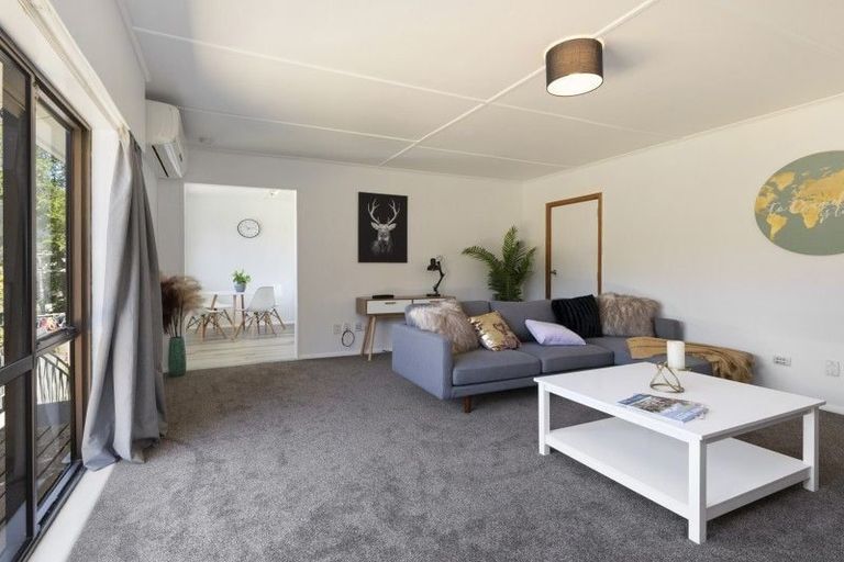 Photo of property in 47 Bird Grove, Stokes Valley, Lower Hutt, 5019