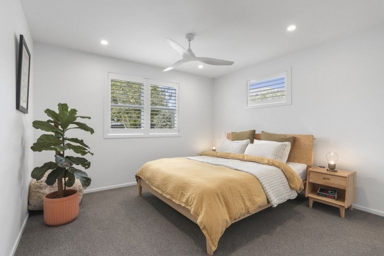 Photo of property in 4 Bayside Avenue, Te Atatu Peninsula, Auckland, 0610