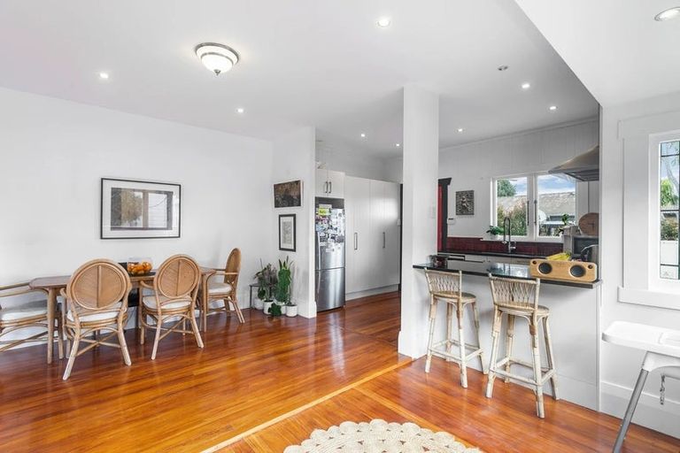 Photo of property in 4078a Great North Road, Glen Eden, Auckland, 0602