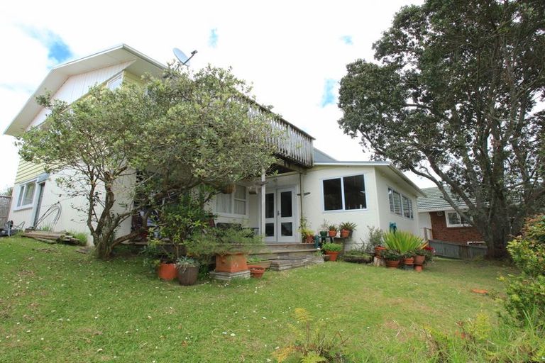 Photo of property in 40 Gill Avenue, Te Atatu Peninsula, Auckland, 0610