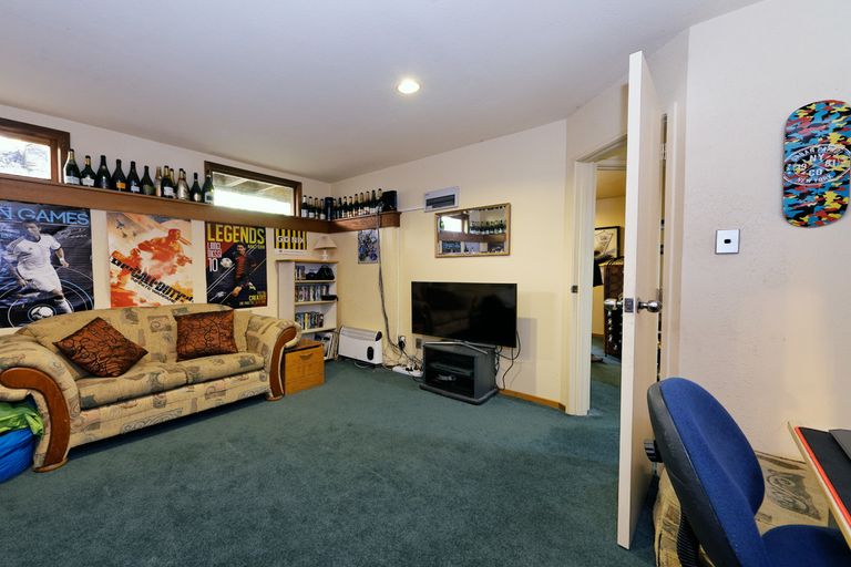 Photo of property in 11e Longfellow Parade, Glen Eden, Auckland, 0604