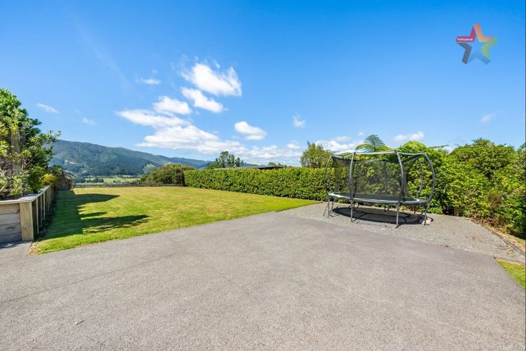 Photo of property in 13 Mount Marua Way, Timberlea, Upper Hutt, 5018