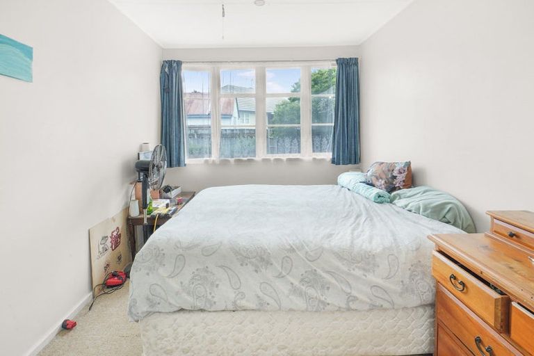 Photo of property in 24 Paul Crescent, Fairfield, Hamilton, 3214