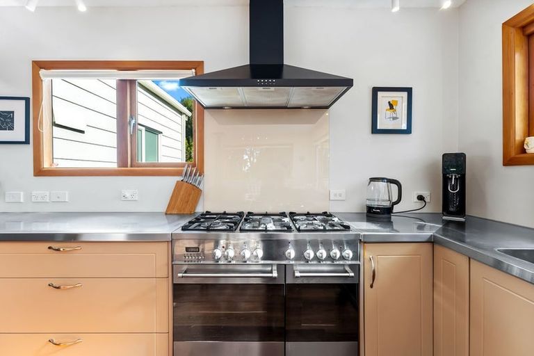 Photo of property in 14 Moore Street, Hillcrest, Auckland, 0627