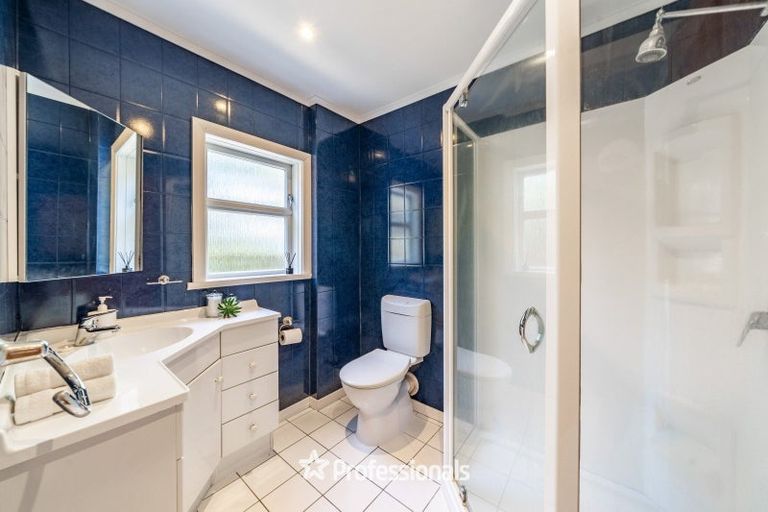 Photo of property in 2 Singers Road, Korokoro, Lower Hutt, 5012