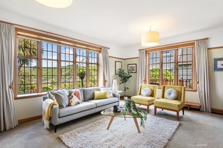 Photo of property in 10 Newcombe Crescent, Karori, Wellington, 6012