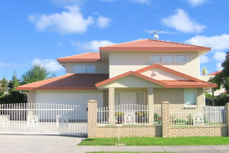 Photo of property in 48 Roy Maloney Drive, Henderson, Auckland, 0612