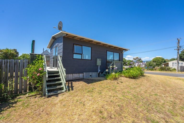 Photo of property in 19 Dixie Street, Te Horo Beach, Otaki, 5581