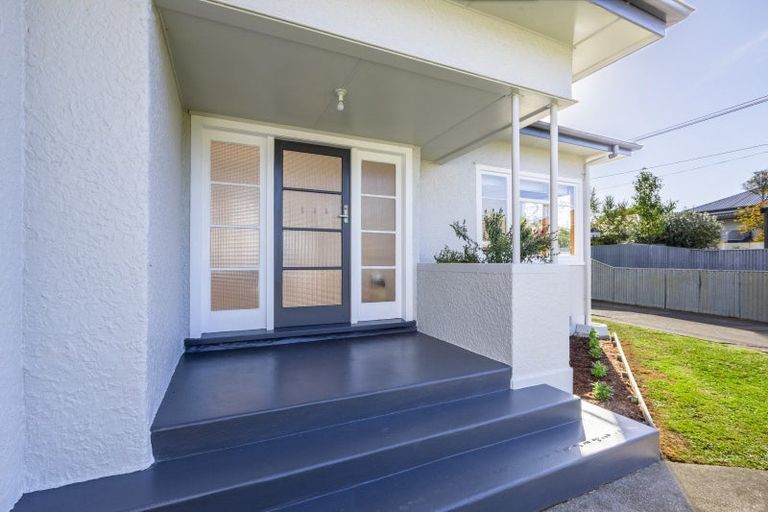 Photo of property in 2 Woburn Street, Waipukurau, 4200