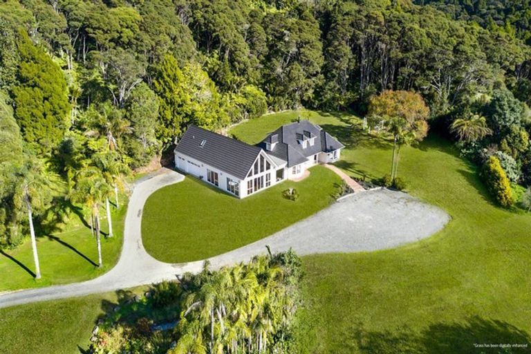 Photo of property in 105 Grassmere Road, Henderson Valley, Auckland, 0612