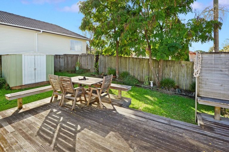 Photo of property in 1/90 Target Road, Totara Vale, Auckland, 0629