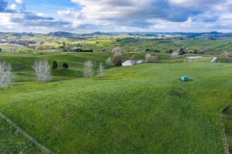 Photo of property in 272 Huarau Road, Whakapirau, Maungaturoto, 0583