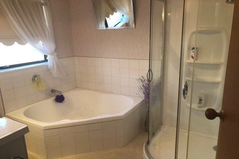 Photo of property in 3 Comeskey Grove, Elderslea, Upper Hutt, 5018