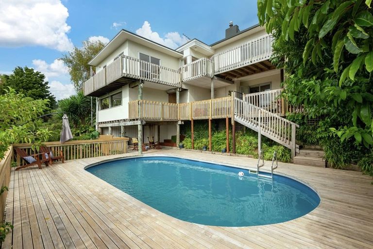 Photo of property in 44 Colmar Road, Mellons Bay, Auckland, 2014