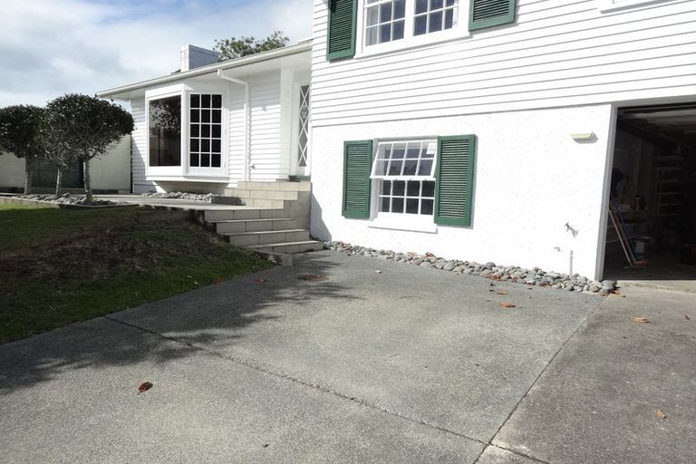 Photo of property in 2 The Anchorage, Sunnyhills, Auckland, 2010