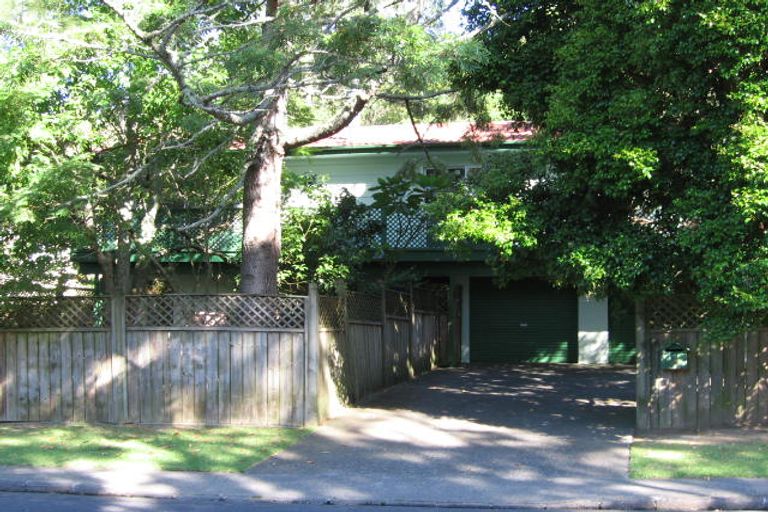 Photo of property in 16 Awaruku Road, Torbay, Auckland, 0630