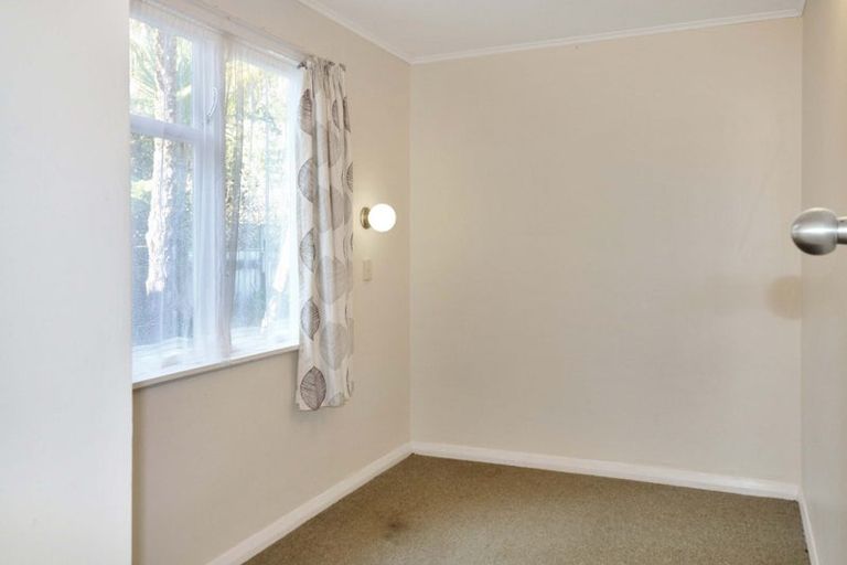 Photo of property in 22 Saint Albans Grove, Woburn, Lower Hutt, 5010