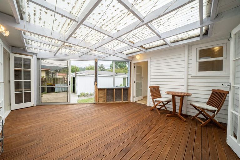 Photo of property in 83 Brandon Street, Featherston, 5710