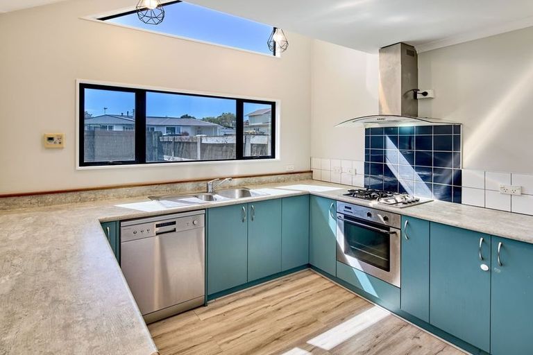 Photo of property in 59 Kapiti Crescent, Titahi Bay, Porirua, 5022