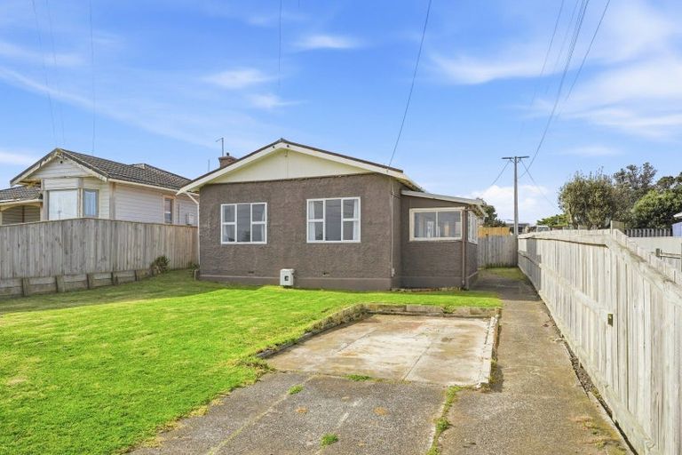 Photo of property in 28 Aotea Street, Castlecliff, Whanganui, 4501