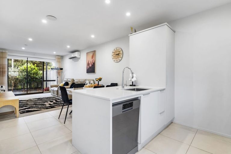 Photo of property in 16 Rorida Lane, Flat Bush, Auckland, 2019