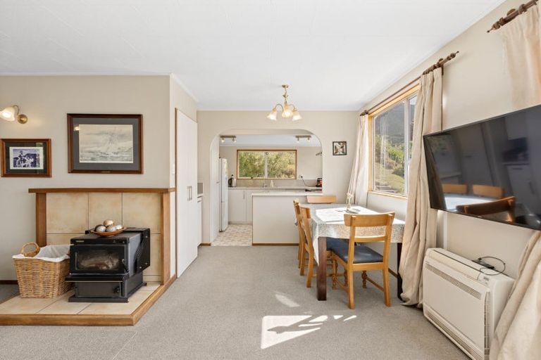 Photo of property in 83 Kent Street, Picton, 7220