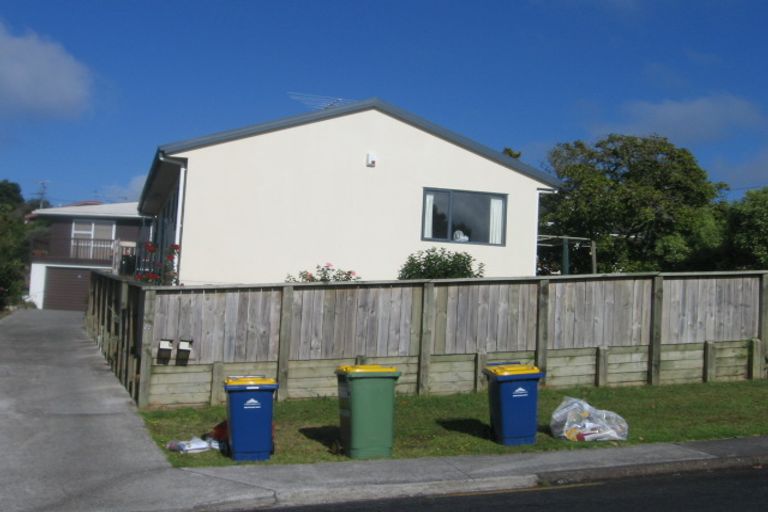 Photo of property in 1/33 Weldene Avenue, Glenfield, Auckland, 0629