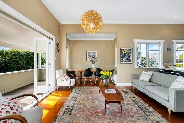 Photo of property in 63 Dignan Street, Point Chevalier, Auckland, 1022