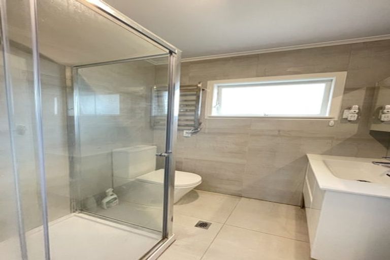 Photo of property in 42 Cheval Drive, Totara Vale, Auckland, 0629