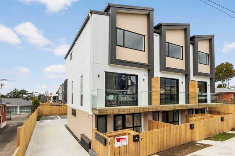 Photo of property in 2/53 Archibald Road, Kelston, Auckland, 0602