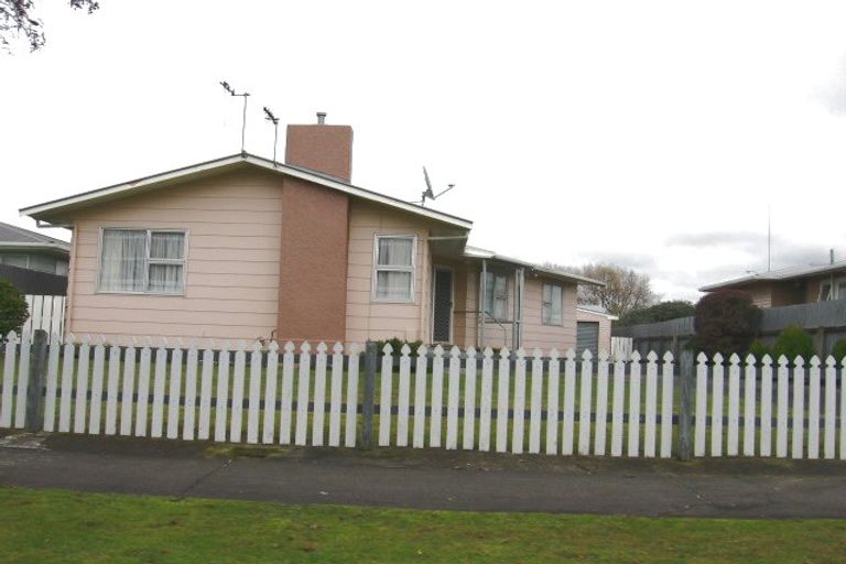 Photo of property in 14 Acacia Street, Kelvin Grove, Palmerston North, 4414