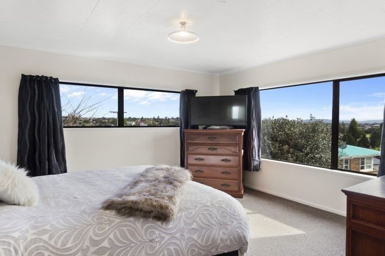 Photo of property in 39 Russleigh Drive, Dinsdale, Hamilton, 3204