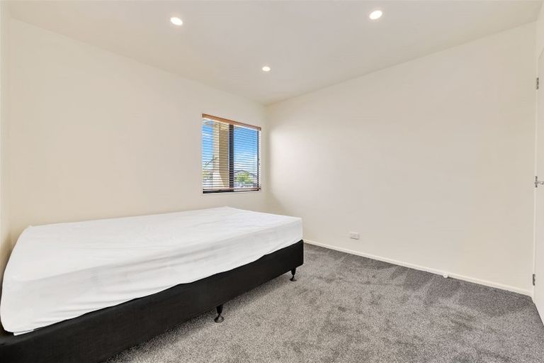 Photo of property in 11 Fairchild Avenue, Goodwood Heights, Auckland, 2105