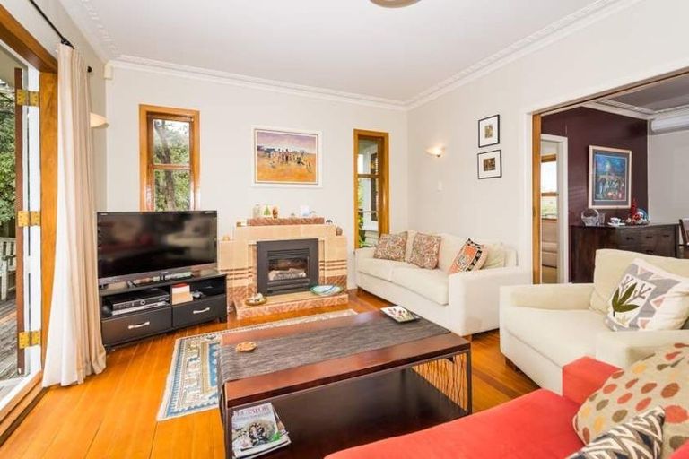 Photo of property in 1/38 Onepoto Road, Hauraki, Auckland, 0622