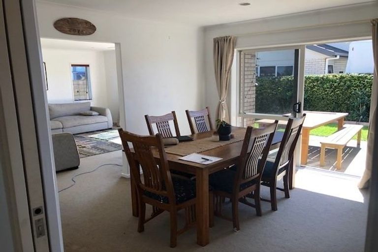 Photo of property in 2/100 Millers Road, Brookfield, Tauranga, 3110
