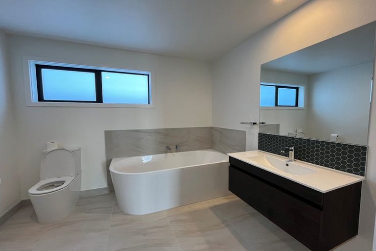 Photo of property in 6 Redfern Way, Pyes Pa, 3112