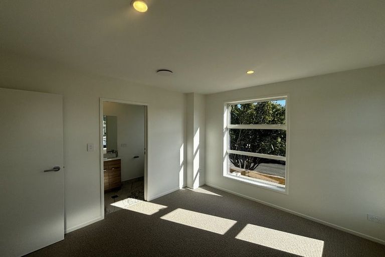 Photo of property in 4/4 Cracroft Street, Welbourn, New Plymouth, 4310