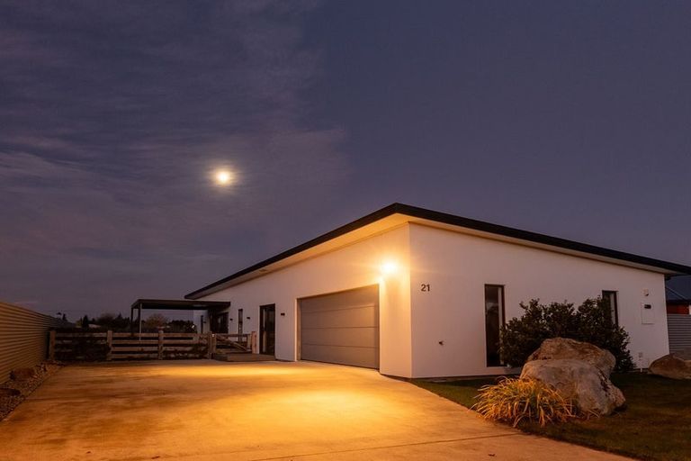 Photo of property in 21 Greenfield Place, Twizel, 7901