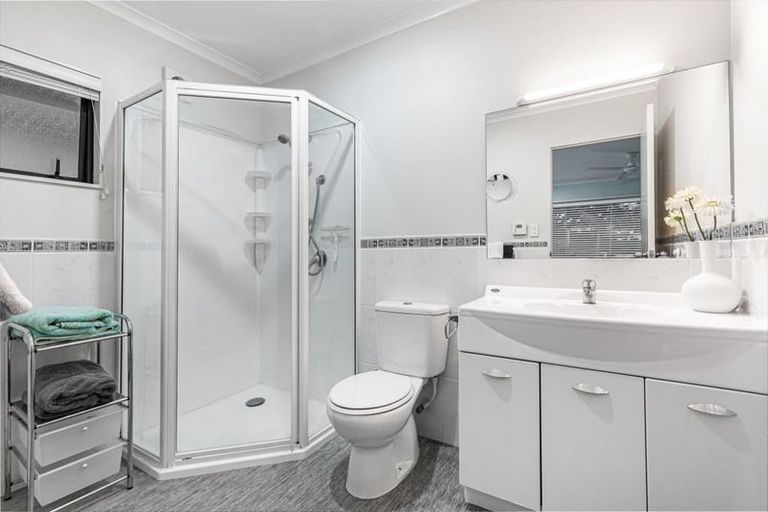 Photo of property in 5/102 Greenhithe Road, Greenhithe, Auckland, 0632