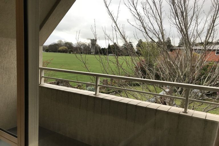 Photo of property in 2/271 Memorial Avenue, Burnside, Christchurch, 8053