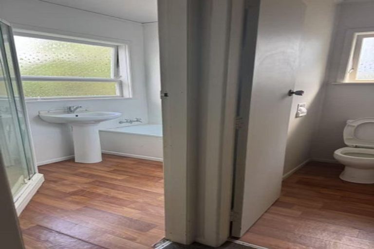 Photo of property in 5 Barker Rise, Northcross, Auckland, 0632