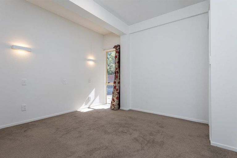 Photo of property in 1/25 Brunton Place, Glenfield, Auckland, 0629