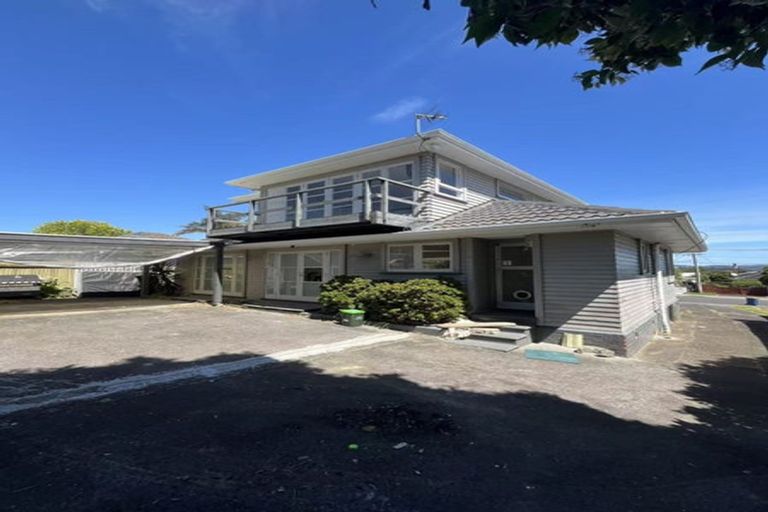 Photo of property in 37 Strid Road, Te Atatu South, Auckland, 0610