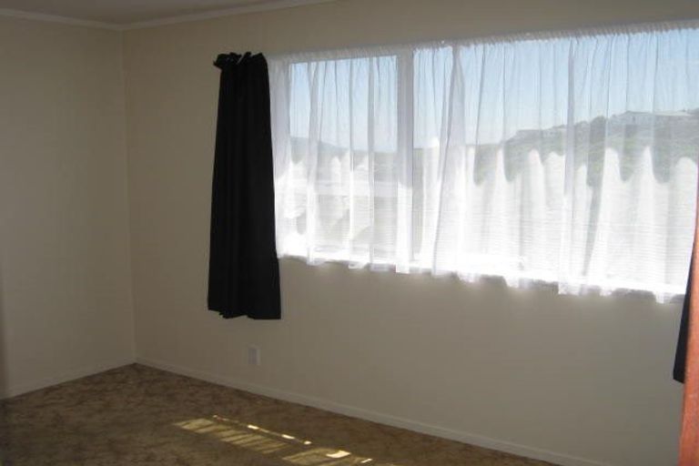 Photo of property in 34a Colchester Crescent, Newlands, Wellington, 6037