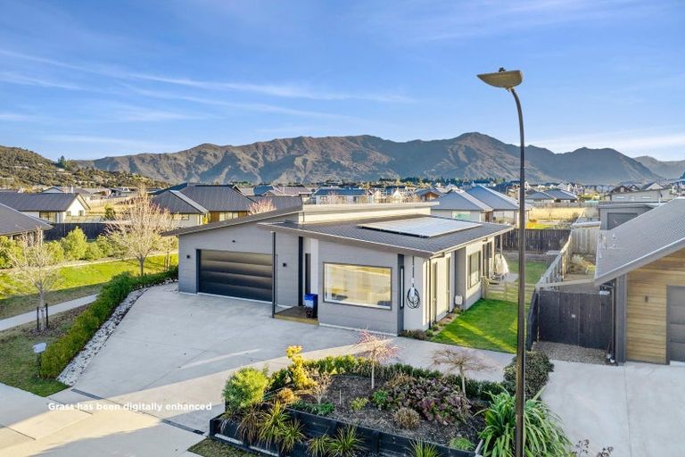 Photo of property in 7 Tahi Street, Albert Town, Wanaka, 9305