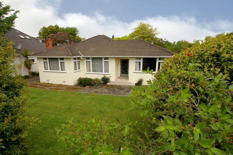 Photo of property in 8 Winston Avenue, Hokowhitu, Palmerston North, 4410