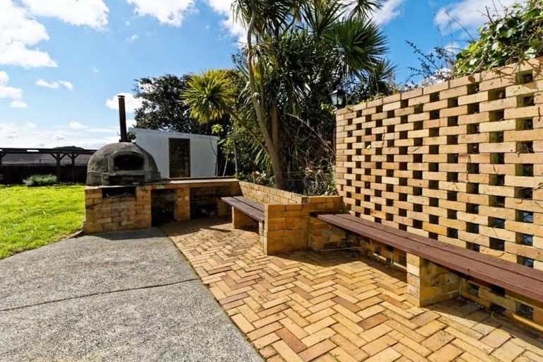 Photo of property in 4204a Great North Road, Glendene, Auckland, 0602