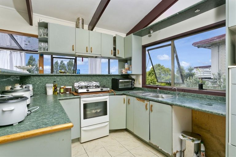 Photo of property in 449 Glenfield Road, Glenfield, Auckland, 0629
